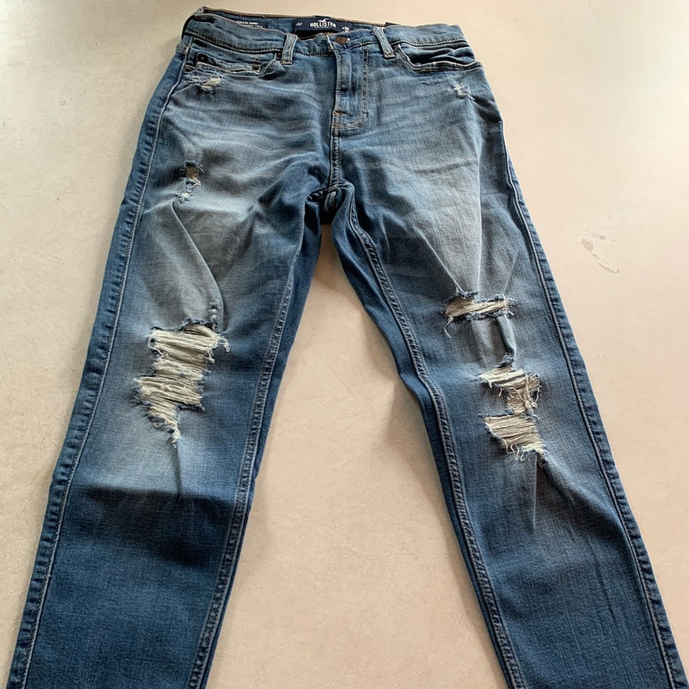 HOLLISTER ATHLETIC SKINNY JEANS